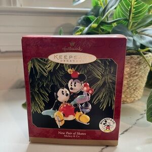 Hallmark Keepsake Ornament - Mickey & Minnie